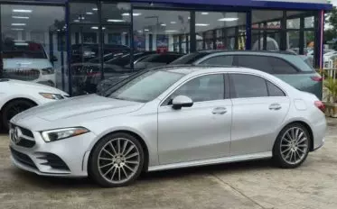 Mercedes-Benz A 220