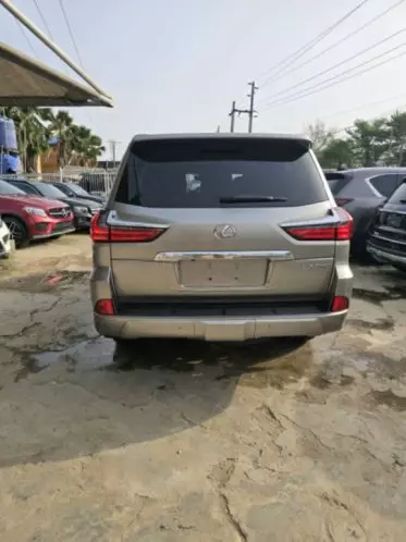 Lexus LX 570