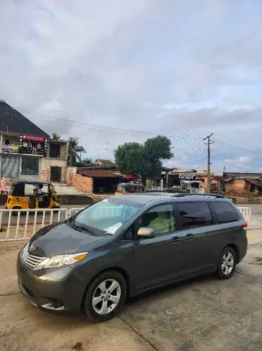 Toyota Sienna