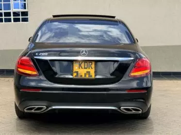 Mercedes-Benz E200