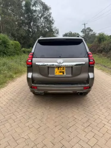 Toyota LAND CRUISER 300 LC300
