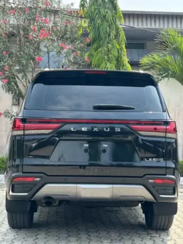 Lexus LX 600