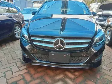 Mercedes-Benz B 180