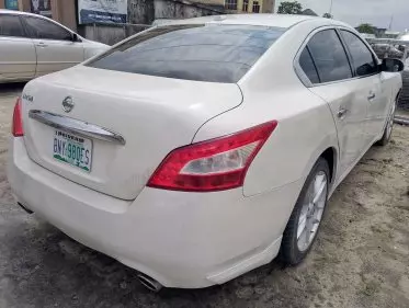 Nissan Maxima