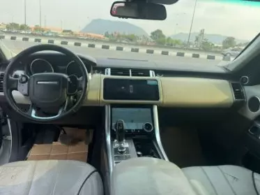 RANGE ROVER HSE LR4
