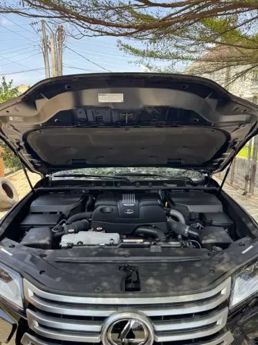 Lexus LX 600