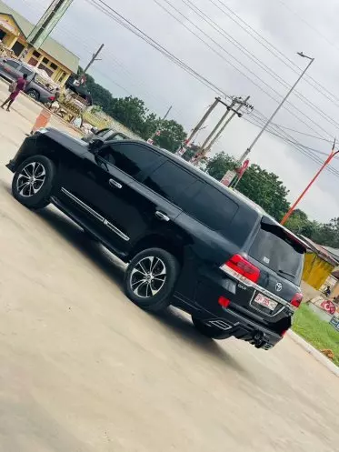 Toyota Land Cruiser