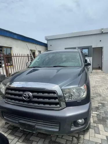 Toyota Sequoia