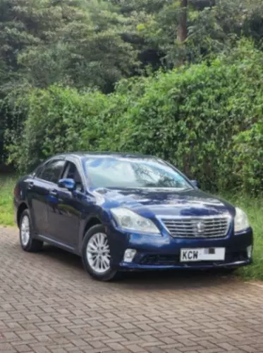 Toyota Crown Royal saloon