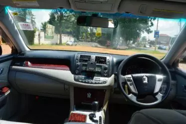Toyota Crown Royal saloon 