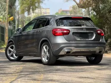 Mercedes-Benz GLA 180