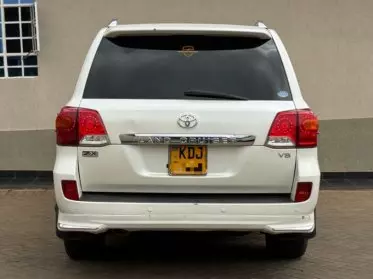 Toyota Land Cruiser V8