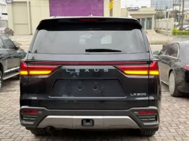 Lexus LX 600