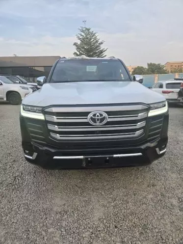 Toyota  Land Cruiser VXR V8