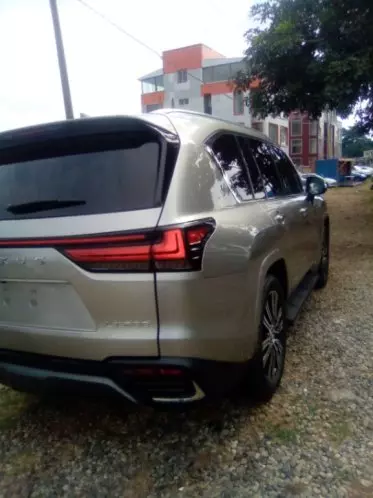 Lexus LX 600