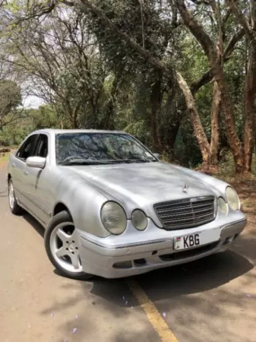 Mercedes-Benz E 240