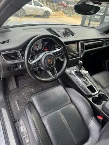 PORSCHE Macan