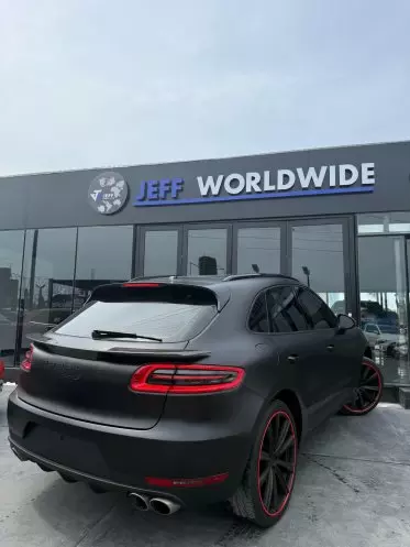 PORSCHE Macan