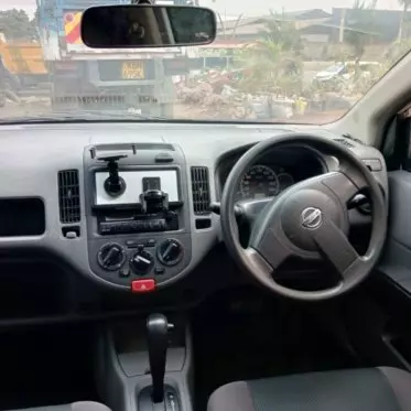 Nissan Advan 