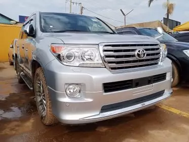 Toyota Landcruiser  V8