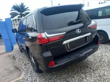 Lexus LX 570