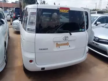 Toyota Sienta