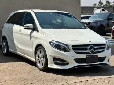 Mercedes-Benz B 180
