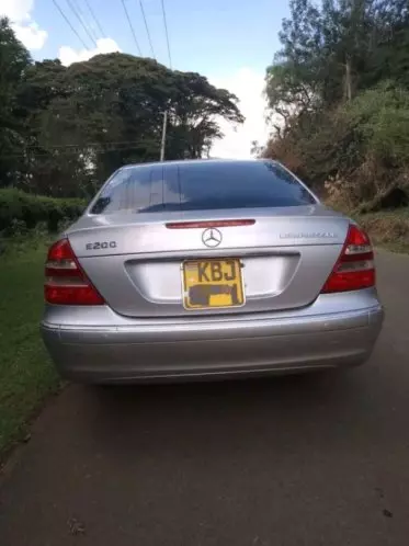 Mercedes-Benz E200