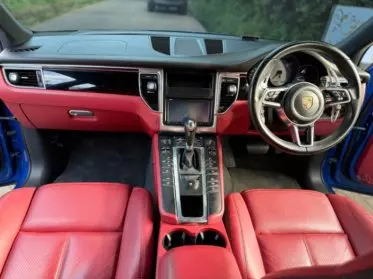 PORSCHE Macan