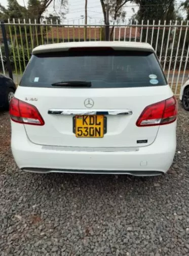 Mercedes-Benz B 180