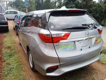 Honda Fit shuttle hybrid