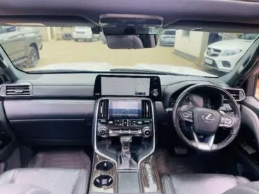 Lexus LX 600