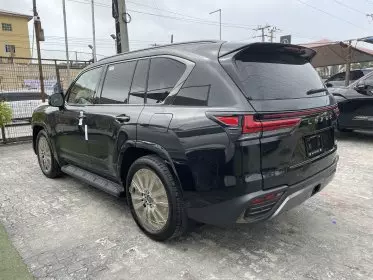 Lexus LX 600