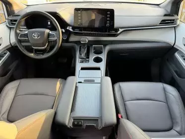 Toyota Sienta Hybrid 