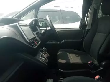Toyota Noah Hybrid