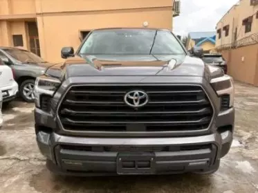 Toyota Sequoia