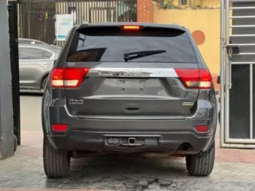 JEEP Laredo