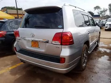 Toyota Landcruiser  V8
