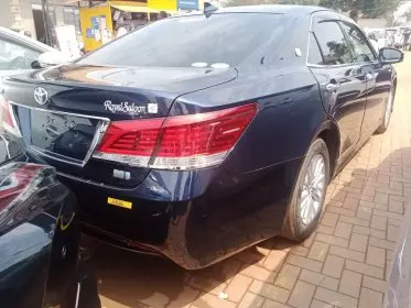 Toyota Crown Royal saloon Hybrid