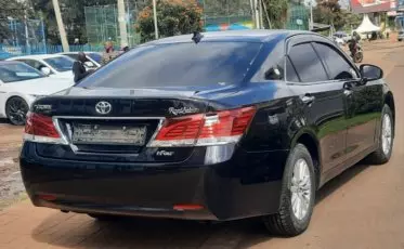 Toyota Crown Royal saloon