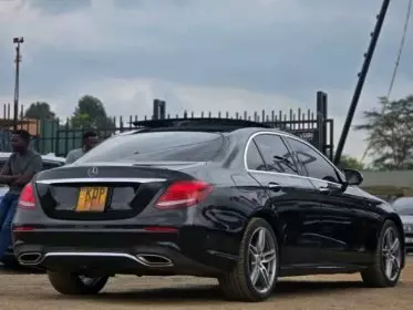 Mercedes-Benz E200