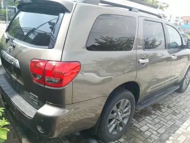 Toyota Sequoia