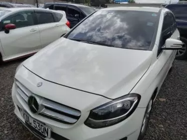 Mercedes-Benz B 180