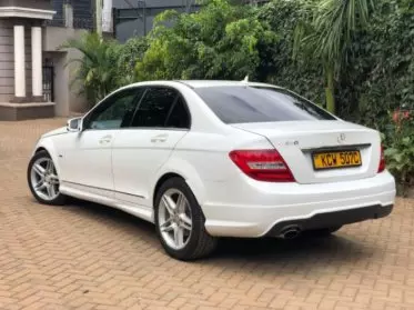 Mercedes-Benz C200