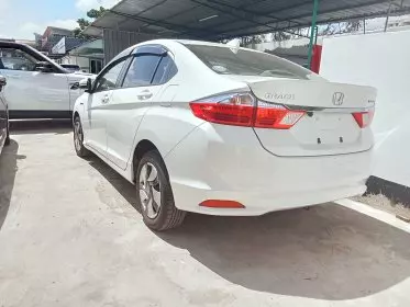 Honda Grace Hybrid