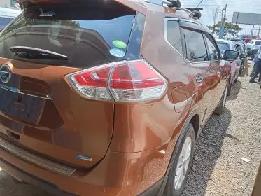 Nissan X-TRAIL