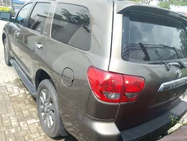 Toyota Sequoia