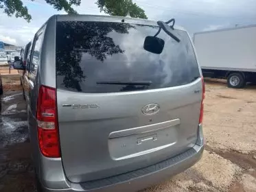 Hyundai H-1 Starex