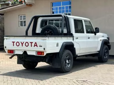 Toyota Land Cruiser 79 Double Cabin
