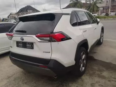 Toyota Rav 4 8AT 2.5l (Adventure Grade)